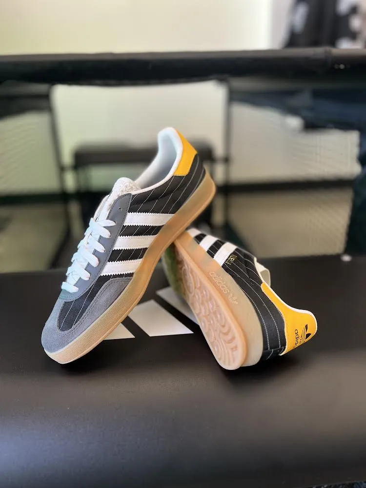 ADIDAS GAZELLE INDOOR BLACK WHIT GUM Gold